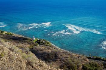 The Diamond Head lighthouse with the Pacific Ocean in the background, taken from the crater rim